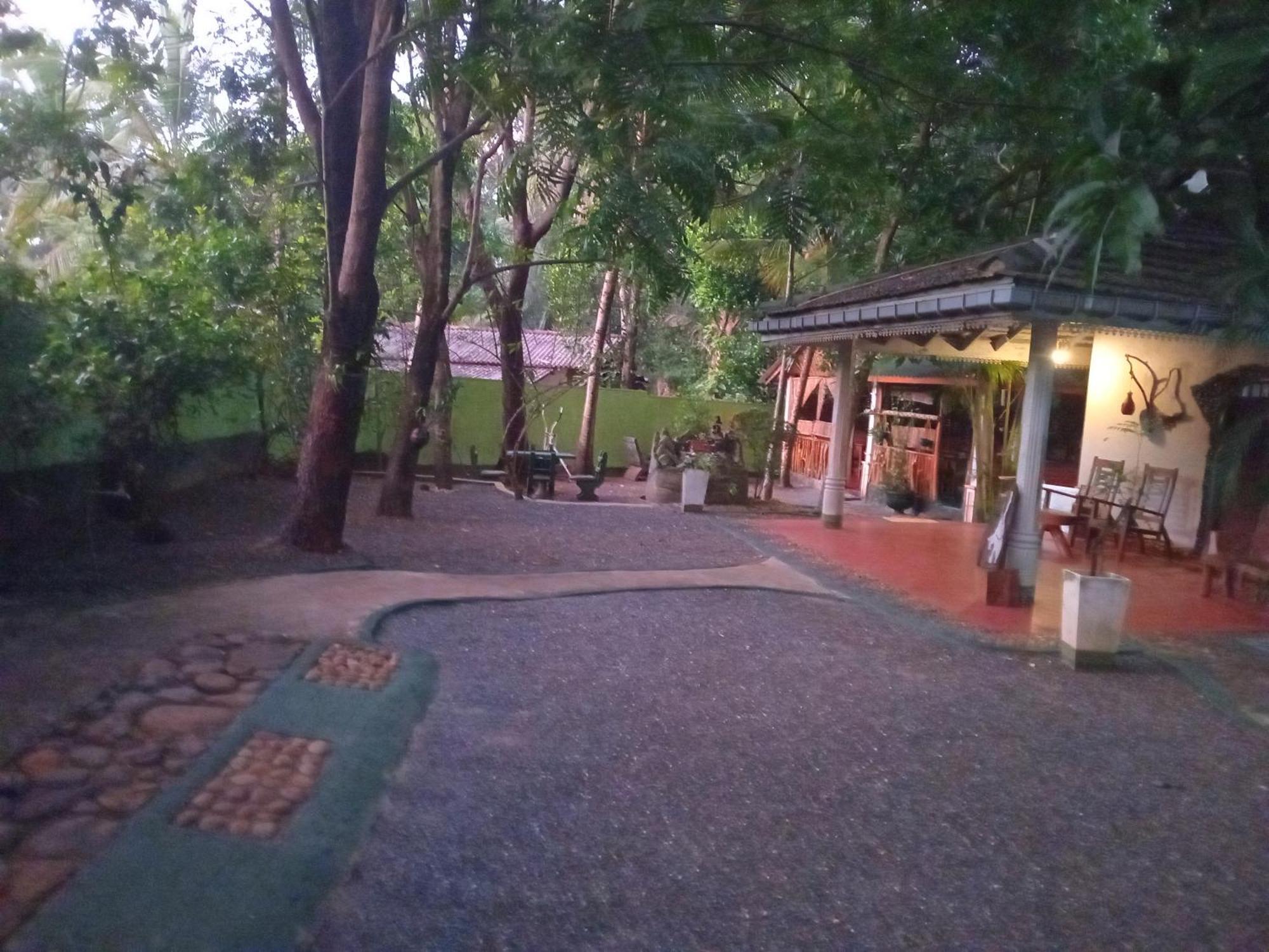 Green Park Safari House & Eco Tree House Uda Walawe Extérieur photo